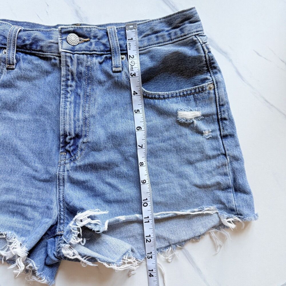 EUC Uniqlo Shorts Womens 25 Blue Denim Jean High Rise Cutoff Distressed Pockets - Picture 10 of 14